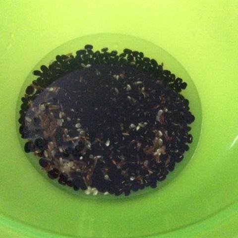 Cách làm chè đậu đen gạo lứt