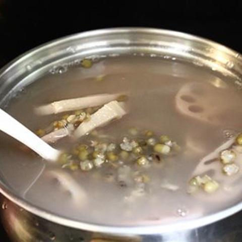 Cách làm chè đậu xanh củ sen