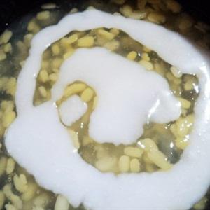 Cách làm chè đậu xanh nấu bột sắn dây