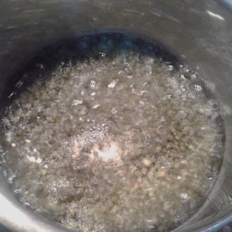 Cách làm chè đậu xanh nấu nha đam