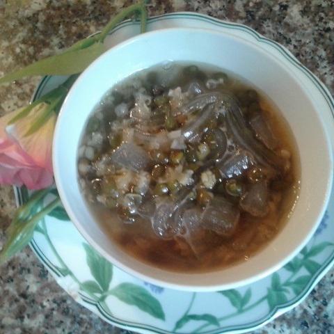 Cách làm chè đậu xanh nấu nha đam