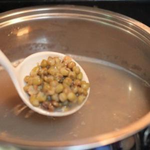 Cách làm chè đậu xanh thạch đen