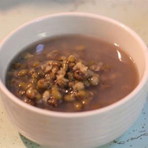 Cách làm chè đậu xanh thạch đen