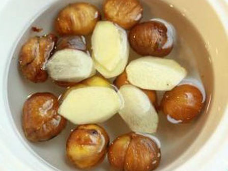 Chè hạt dẻ nấu gừng