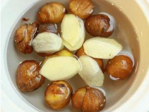 Chè hạt dẻ nấu gừng