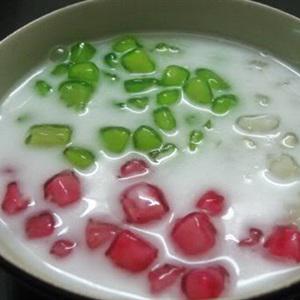 Cách làm chè hạt lựu nước cốt dừa