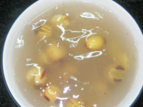 Chè hạt sen bột sắn