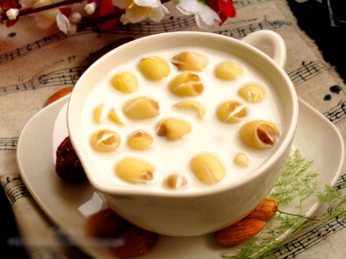 Chè hạt sen hạnh nhân