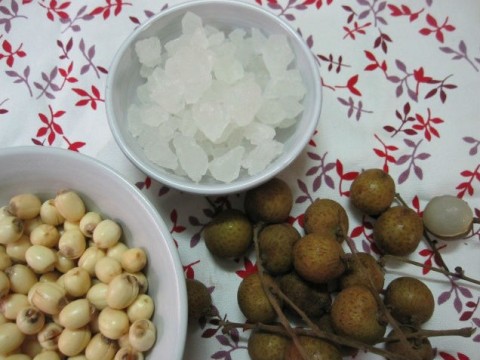 Chè hạt sen long nhãn