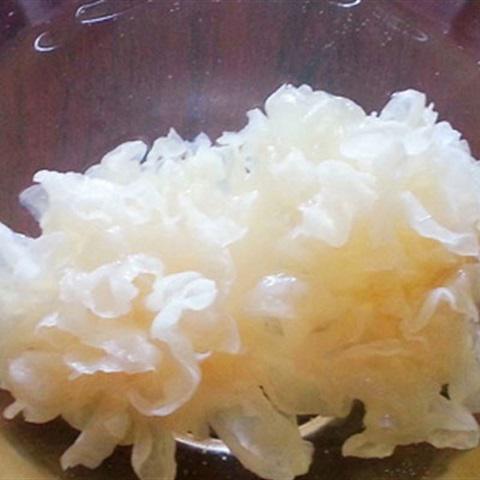 Cách làm chè hạt sen nấm tuyết