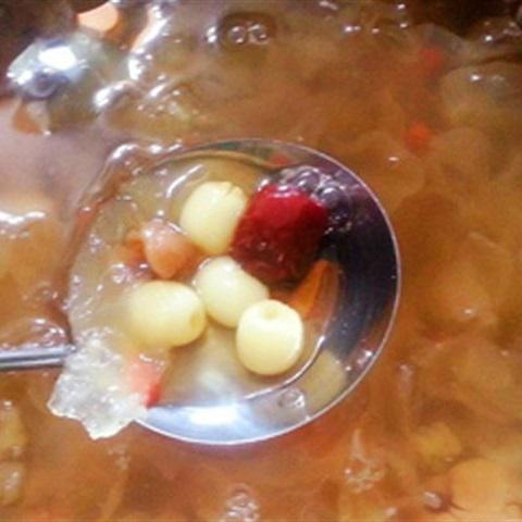 Cách làm chè hạt sen nấm tuyết