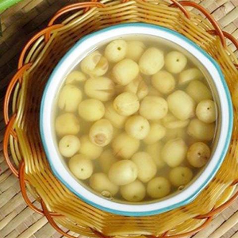 Cách làm chè hạt sen nấu đường phèn