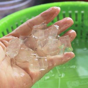 Cách làm chè hạt sen nấu nha đam