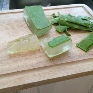 Cách làm chè hạt sen nha đam