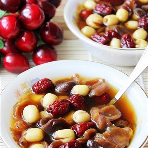 Cách làm chè hạt sen nhãn nhục táo đỏ