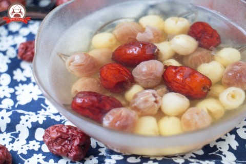 Chè hạt sen táo đỏ