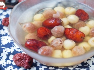 Chè hạt sen táo đỏ