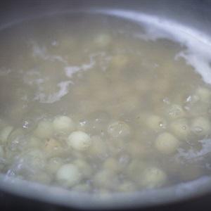 Cách nấu chè hạt sen thạch rau câu