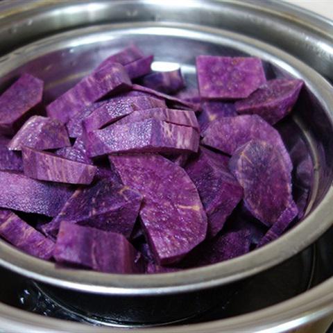 Cách làm chè khoai lang tím nấu trân châu