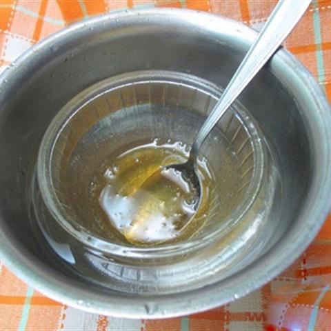 Cách nấu chè khúc bạch ăn kèm vải