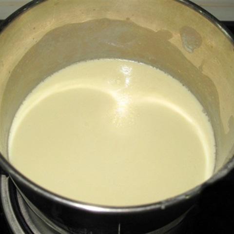 Cách nấu chè khúc bạch ăn kèm vải