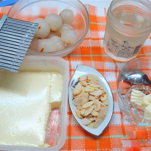 Cách nấu chè khúc bạch ăn kèm vải