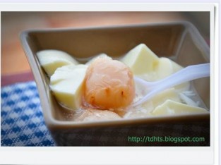 Chè khúc bạch (Chè hạnh nhân trái vải)