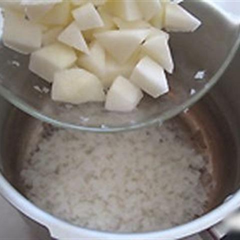 Cách làm chè nấm tuyết hạt sen