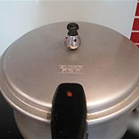 Cách làm chè nấm tuyết hạt sen