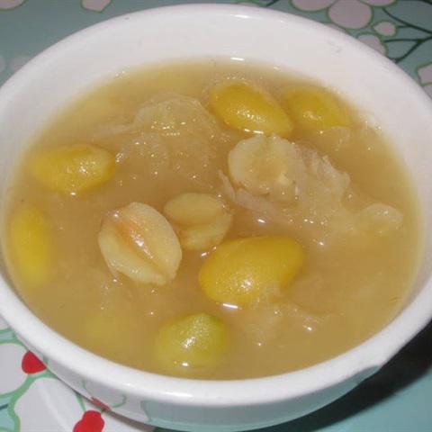 Cách làm chè nấm tuyết hạt sen bạch quả