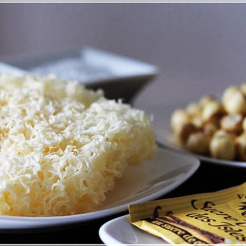 Cách làm chè nấm tuyết với hạt sen