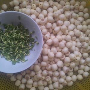 Cách làm chè sen ngọt mát