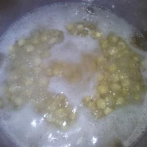 Cách làm chè sen ngọt mát