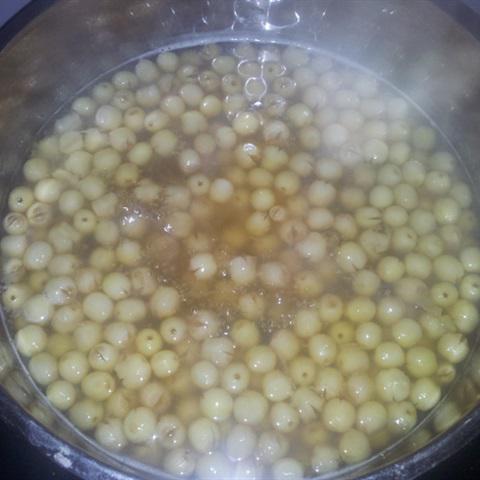 Cách làm chè sen ngọt mát