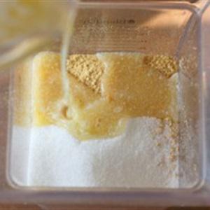 Cách làm cheesecake nướng phủ sốt caramel