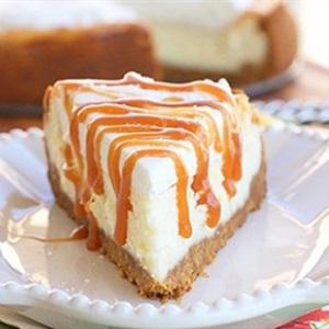 Cách làm cheesecake nướng phủ sốt caramel