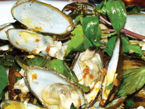 Chem chép xào rau răm