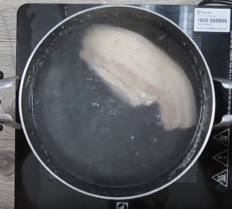 Chết thèm với gà cuộn hành nướng giấy bạc cực kỳ đưa cơm