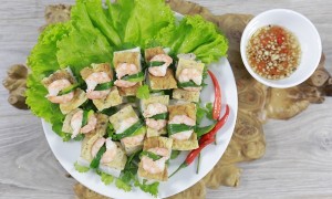 Chết thèm với gà cuộn hành nướng giấy bạc cực kỳ đưa cơm