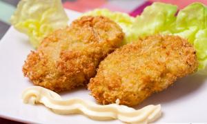 Chết thèm với món dế rang xả ớt giòn ngậy, thơm bùi, ăn cực đã