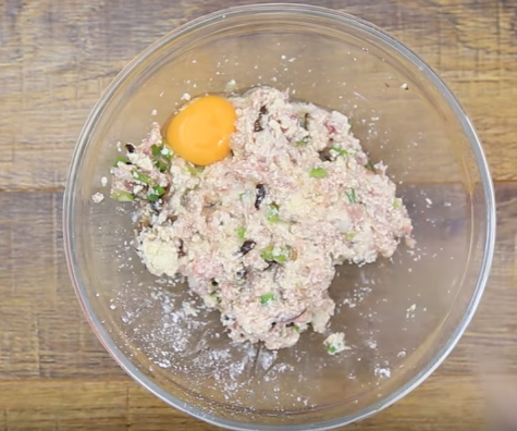 Chỉ 10 phút có ngay món cơm cháy kiểu Sing giòn rụm, ngon ngất ngây từ cơm nguội còn thừa