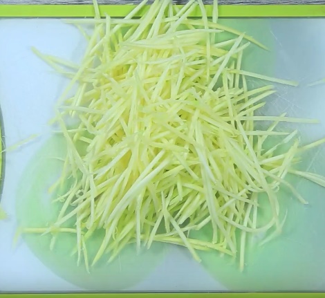 Chỉ 5 phút có ngay "bim bim" bánh mỳ cà ri giòn tan ngon tuyệt cú mèo