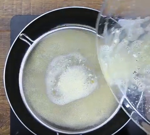 Chỉ mất 10 phút là bạn đã có ngay nồi canh ngao kiểu Nhật, cả nhà xì xụp gắp không ngừng đũa