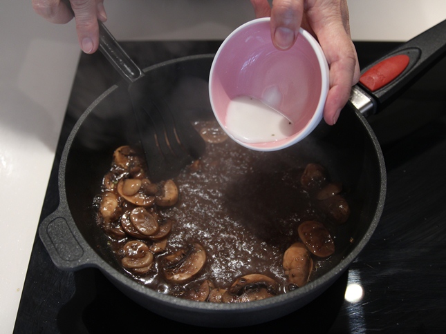 Chỉ với 2 bước có ngay nước đậu xanh giải độc cơ thể