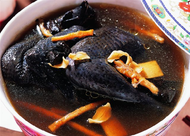 Chia sẻ công thức nấu ngon món Gà Ác hầm Thuốc Bắc