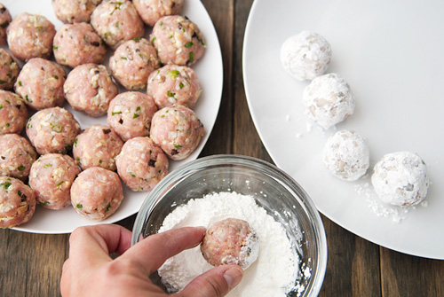 Chiên ngô theo cách này đảm bảo giòn thơm hơn hẳn ngoài hàng