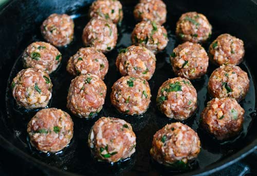 Chiên ngô theo cách này đảm bảo giòn thơm hơn hẳn ngoài hàng