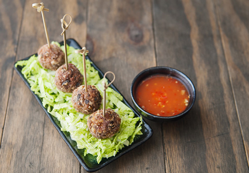 Chiên ngô theo cách này đảm bảo giòn thơm hơn hẳn ngoài hàng