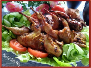 Chim cút chiên riềng thơm lừng gian bếp