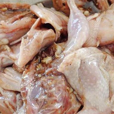 Cách làm chim cút quay bằng chảo